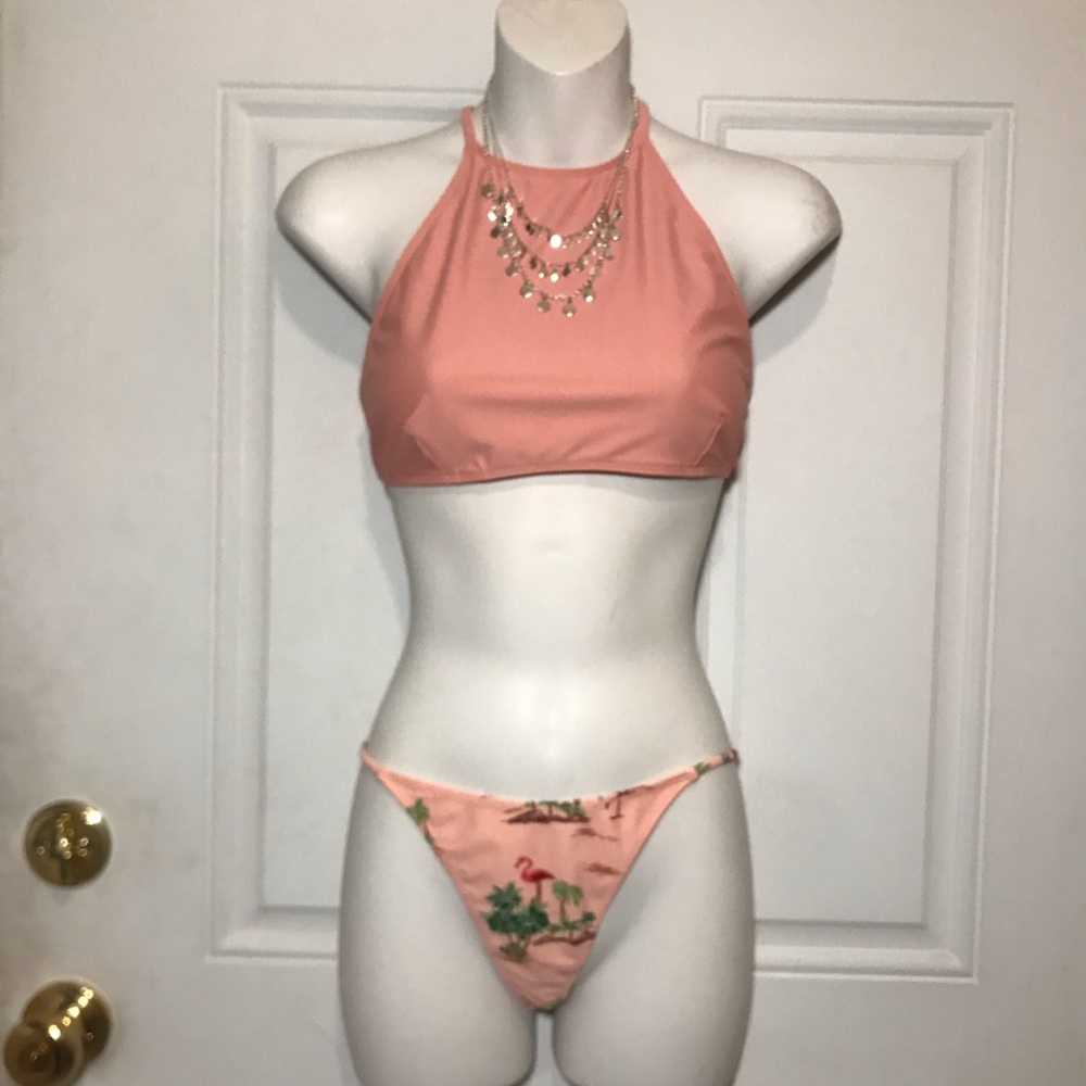 Halter bikini top 👙 - Picture 2 of 3